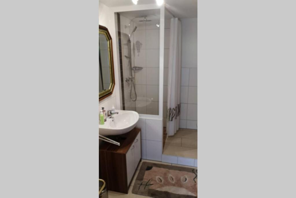 Ruhige Ferienwohnung Inklusive Garten Souterrain - Neu Renoviert Lachen Exterior foto